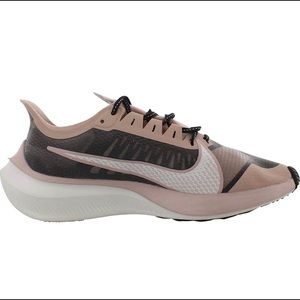 Nike Women Zoom Gravity running shoes